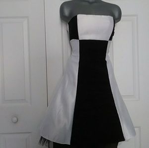 PROM Jessica McClintock White & Black dress Size 3